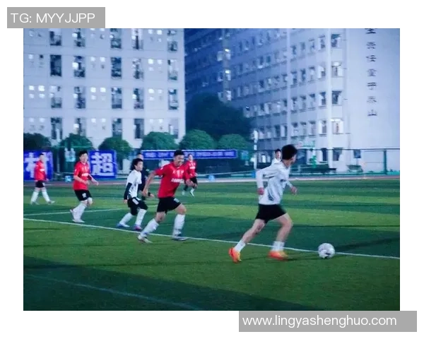 足球明星亲临村超赛场感受乡村足球魅力与激情的完美结合 足球明星亲临村超赛场感受乡村足球魅力与激情的完美结合