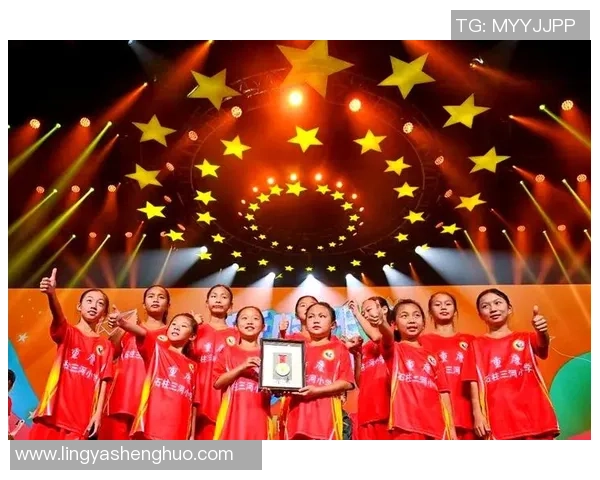 足球明星盛装出席颁奖典礼合影留念展现风采与荣耀 足球明星盛装出席颁奖典礼合影留念展现风采与荣耀